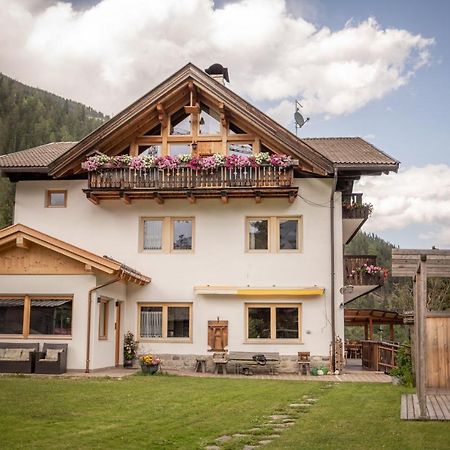 Aparthotel Haus Adlerhorst Ulten Exterior foto
